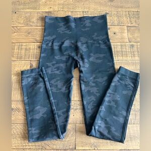 Spanx Look At Me Now Seamless Leggings - Size Medium